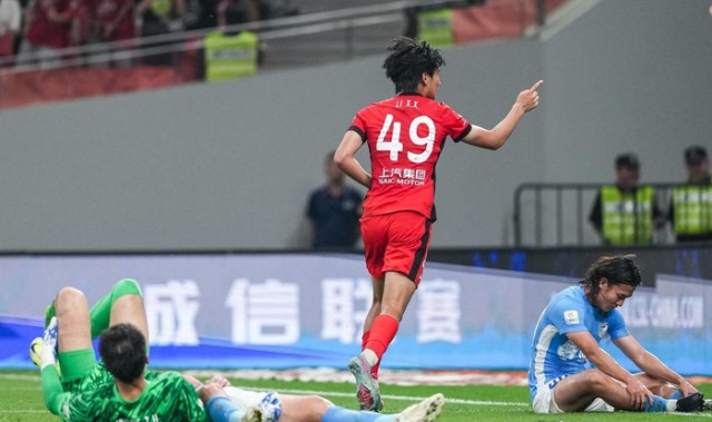 来真的？德甲名门追求中国男足新星，转会费超300万，不是王钰栋|门兴|上海海港|门兴格拉德巴赫|李新翔|港队_新浪体育_新浪新闻